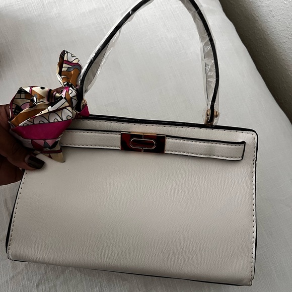 White brandnew none branded purse - Picture 2 of 10